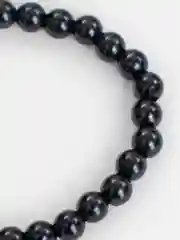 Черный браслет из бусин