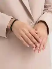 Черный браслет из бусин