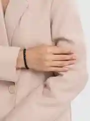 Черный браслет из бусин