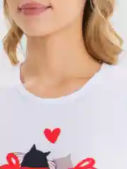 Молочный футболка женская