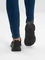 Черный кроссовки женские спортивные