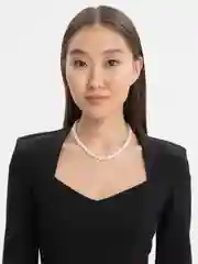 Белый бусы из камня