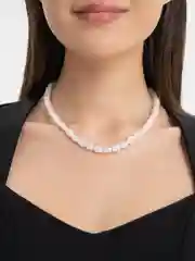 Белый бусы из камня