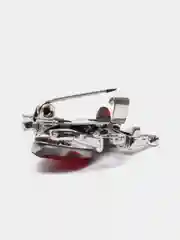 Красный брошь "Жук"