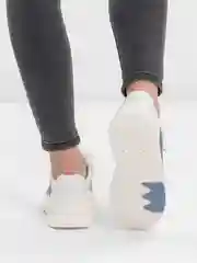 Белый женские кроссовки