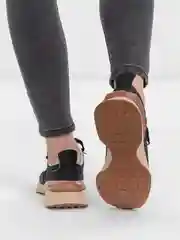 Хром кроссовки женские