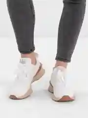 Белый кроссовки женские