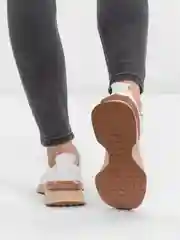 Белый кроссовки женские