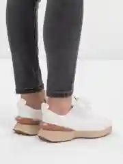 Белый кроссовки женские