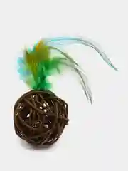 Зеленый игрушка для кошек. Шар деревянный с колокольчиком и пером