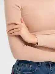 Белый браслет женский