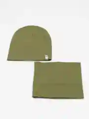 Зеленый шапка со снудом