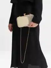 Бежевый клатч со стразами