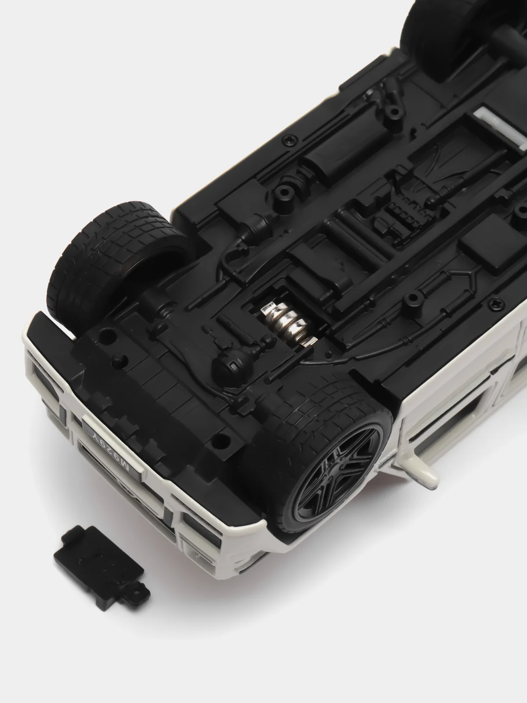 Белый машинка металлическая XLG 1:24 "Mercedes-Benz G-class Brabus" M929Y
