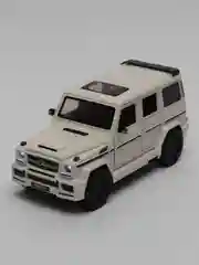 Белый машинка металлическая XLG 1:24 "Mercedes-Benz G-class Brabus" M929Y