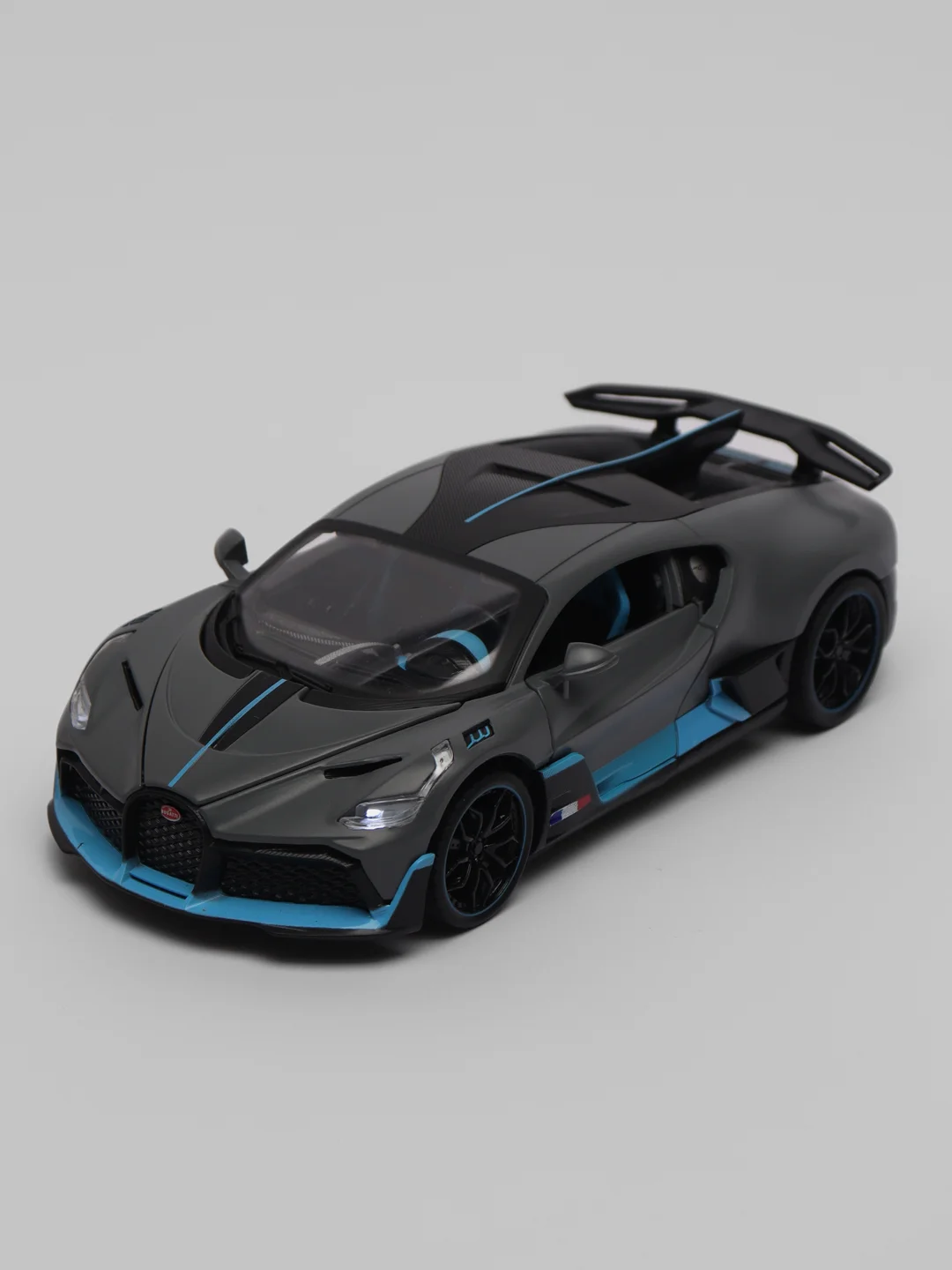 Серый металлическая машинка HengTeng Toys 1:24 Bugatti Divo 53522-22A