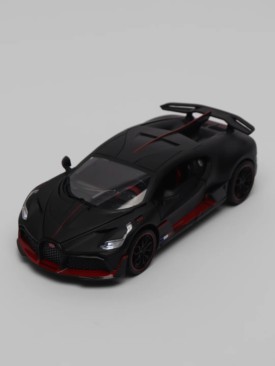 Черный металлическая машинка HengTeng Toys 1:24 Bugatti Divo 53522-22A