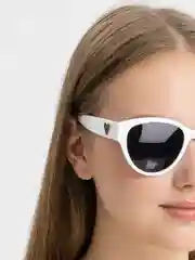 Белый солнцезащитные очки с сердцем