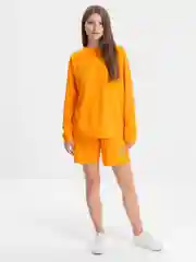 Оранжевый костюм с шортами