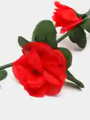 Красный лиана с цветами и листьями искусственные. Для интерьера