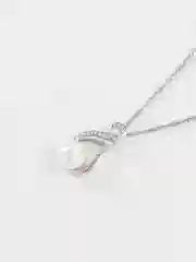 Серебряный комплект женских бижутерных украшений: колье, серьги и кольца