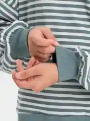Оливковый костюм для девочки: брюки и лонгслив