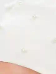 Белый шапка со снудом