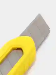 Желтый нож канцелярский 18 мм "Razzor 100", push-lock