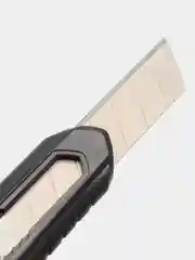 Черный нож канцелярский 18 мм "Razzor 100", push-lock