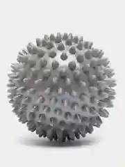 Серый массажный мяч с шипами для МФР, мячик для стопы, йоги и фитнеса/ Мяч с шипами, жесткий