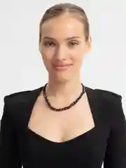 Багровый бусы из камня