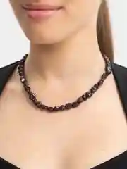 Багровый бусы из камня