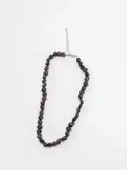Багровый бусы из камня