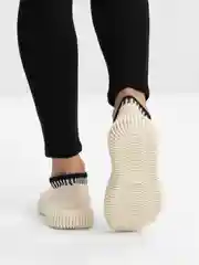 Бежевый слипоны женские