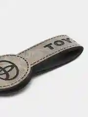 Серый брелок ремешок для ключей с маркой авто TOYOTA (ТОЙОТА)