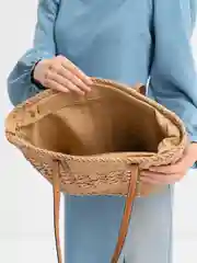 Бежевый женская плетеная сумка