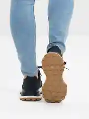 Молочный женские кроссовки
