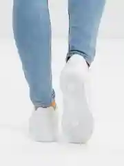 Белый кроссовки женские