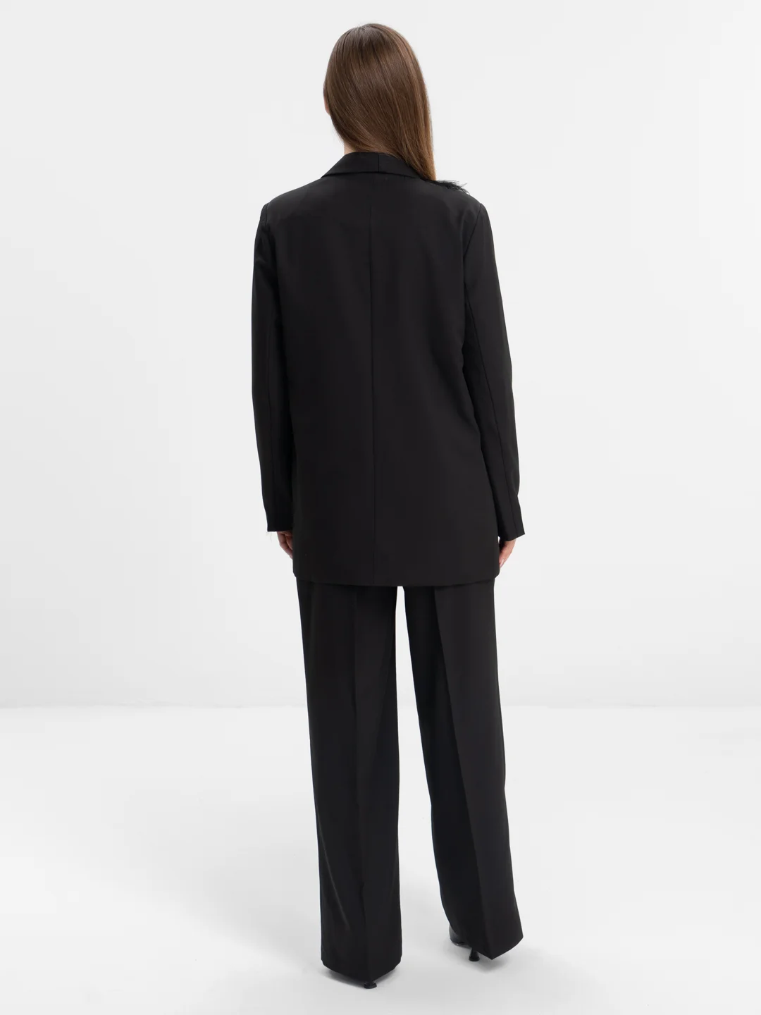 Черный костюм SK BRAND, классический, с перьями, женский