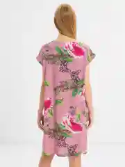 Розовый платье