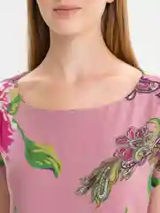 Розовый платье