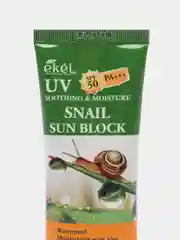 Лесной зеленый крем солнцезащитный Ekel Soothing & Moisture Sun Block SPF50/PA+++ 70 мл