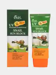 Лесной зеленый крем солнцезащитный Ekel Soothing & Moisture Sun Block SPF50/PA+++ 70 мл