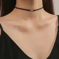 Золотой чокер с бусинками