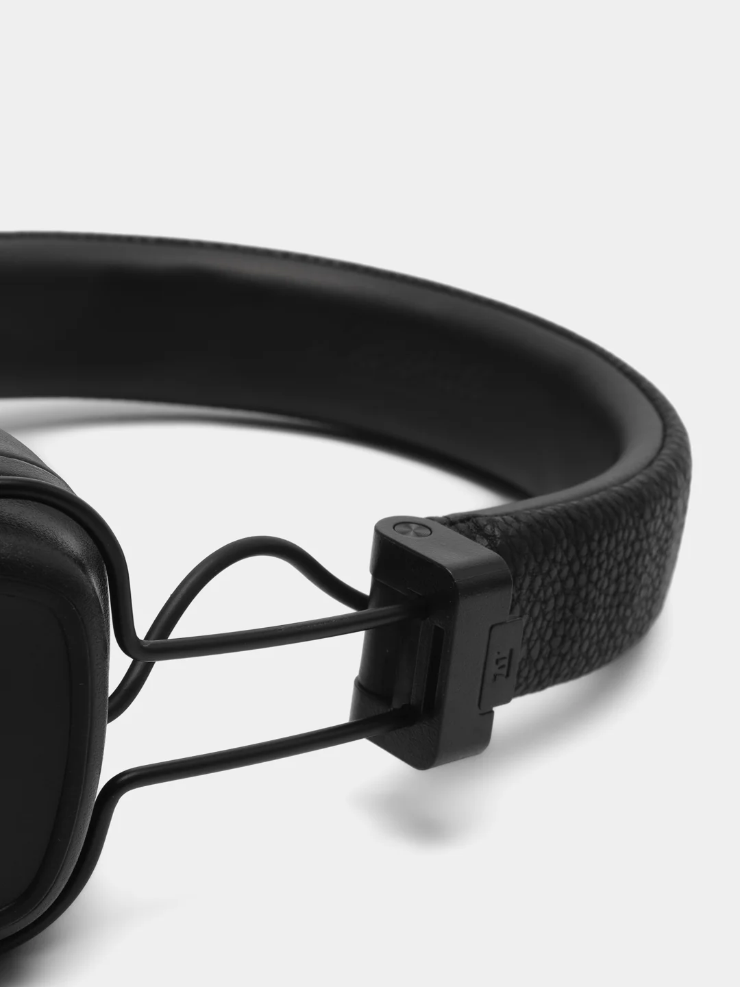 Черный беспроводные полноразмерные наушники Bluetooth или AUX с микрофоном, беспроводная зарядка