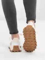 Бежевый женские кроссовки