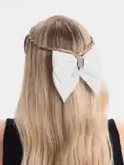 Заколка бант белый