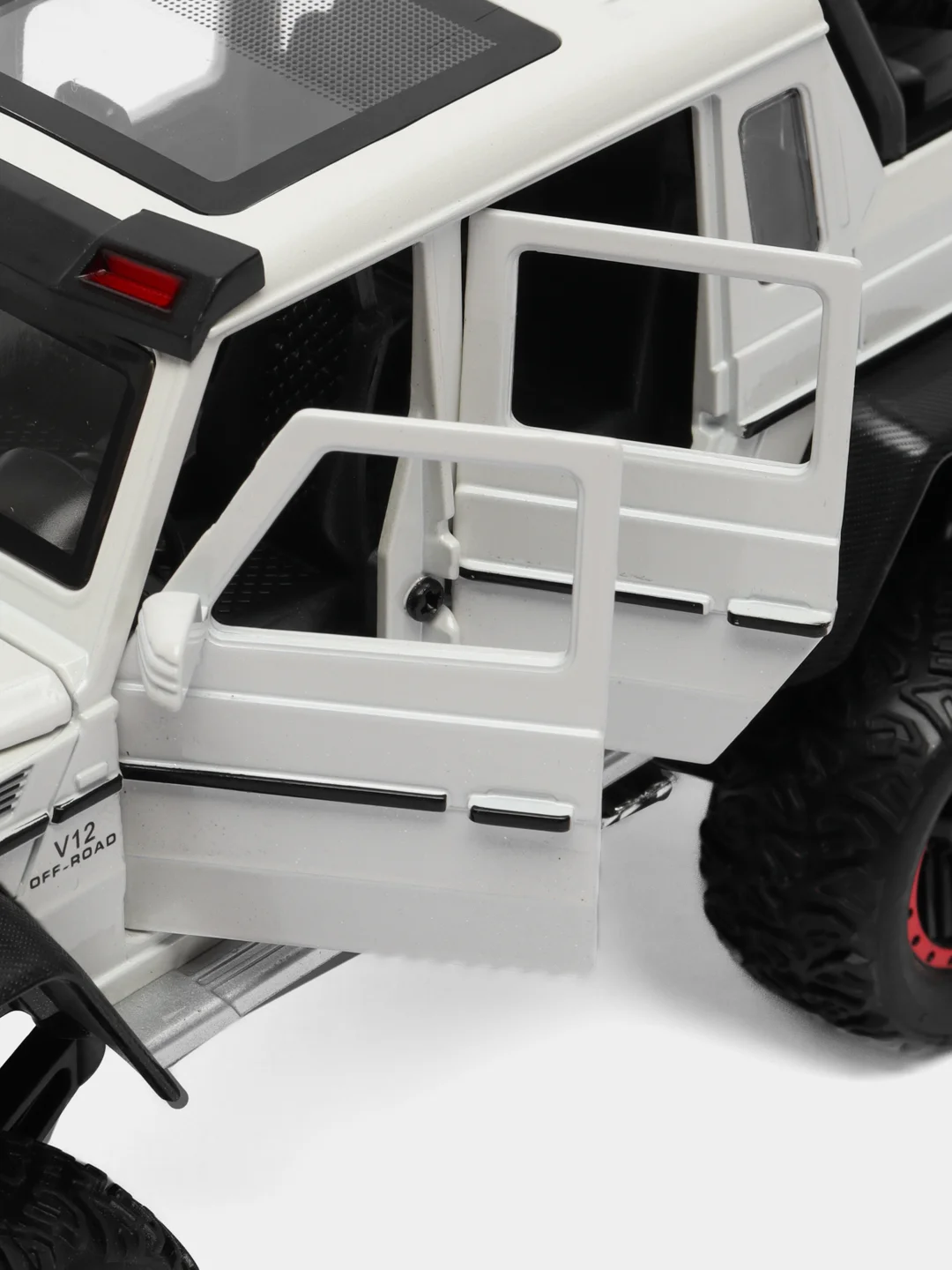 Белый металлическая машинка Che Zhi 1:22 Mercedes G-Class AMG 6х6 CZ122A, 23 см, свет и звук