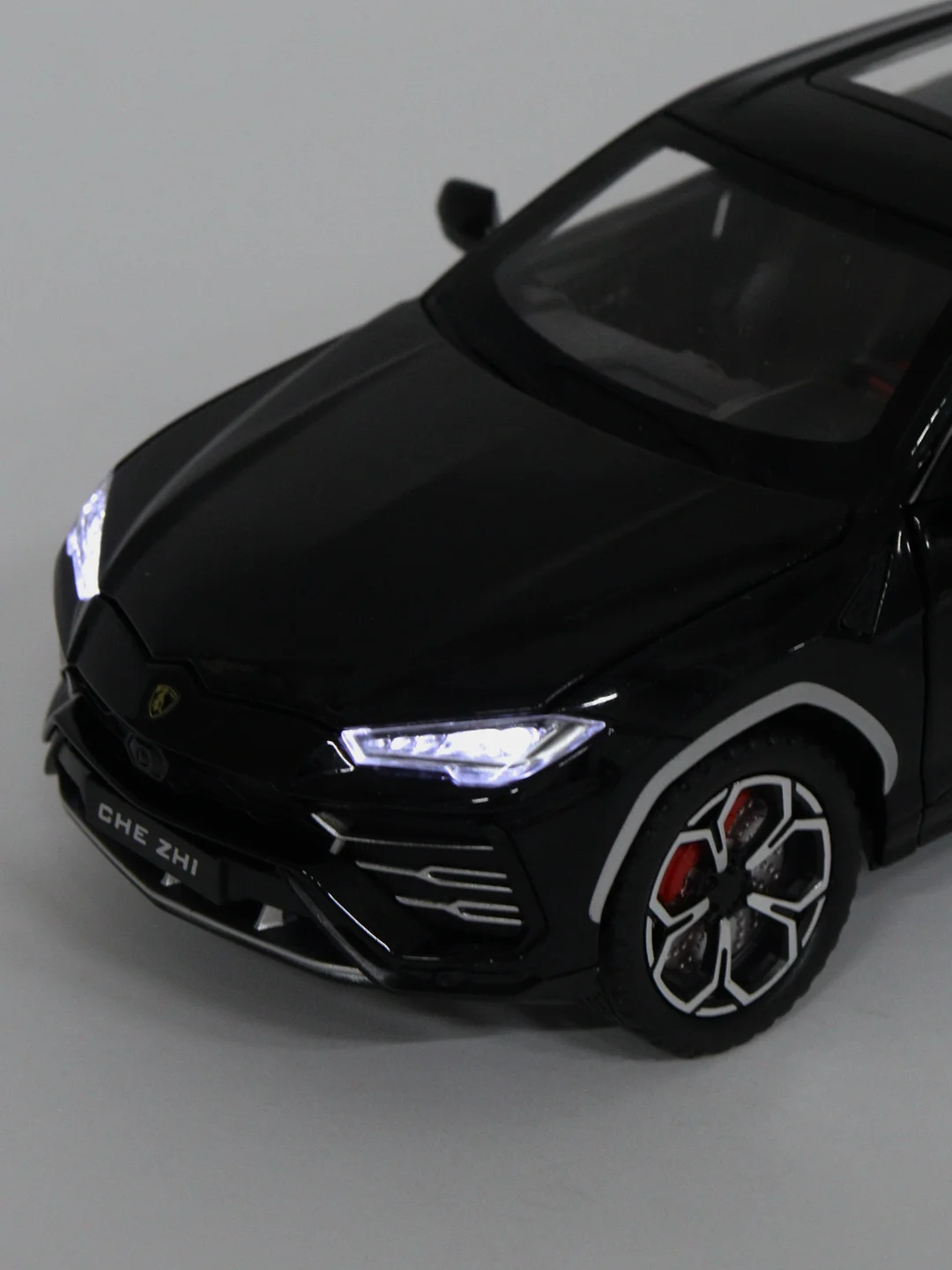 Черный металлическая модель Lamborghini Urus 1:24 CZ141A