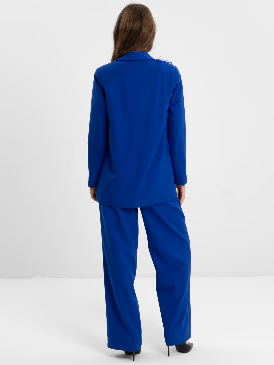 Белый костюм SK BRAND, классический, с перьями, женский